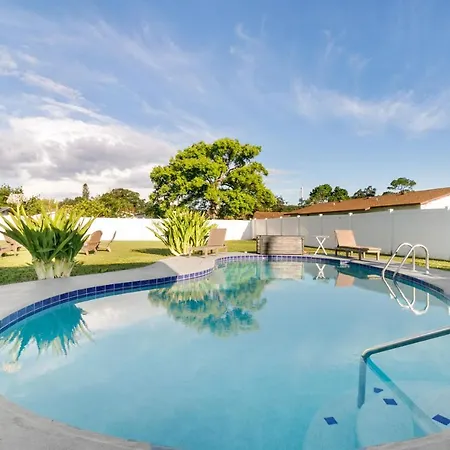 Modern Specious Paradise. Heated Pool And Spa